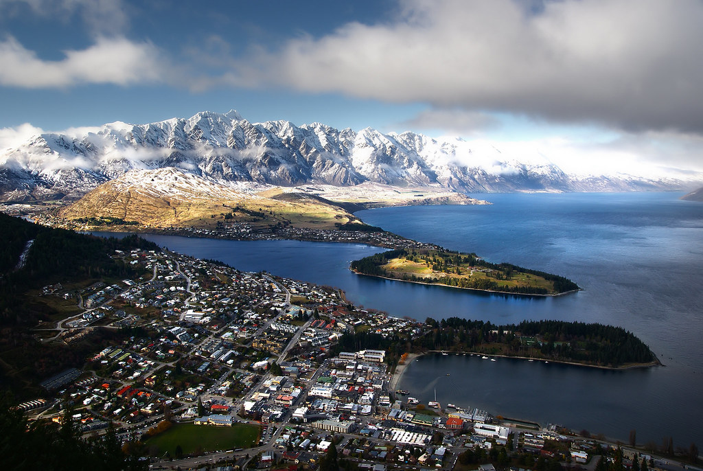 Queenstown New Zealand | Queenstown, New Zealand, sits on th… | Flickr