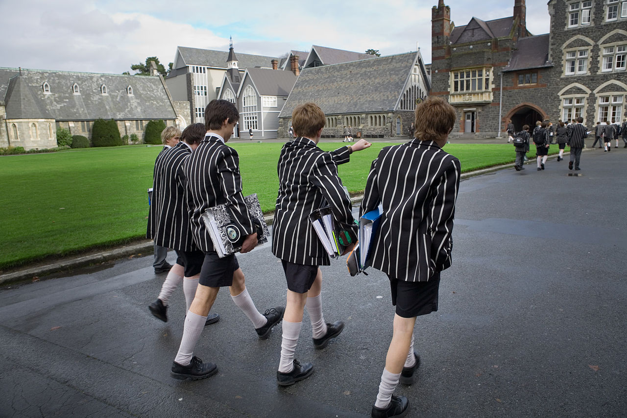File:New Zealand - Going to school - 9394.jpg - Wikimedia Commons